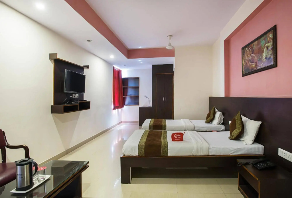 OYO 410 Hotel Lily Bay Inn