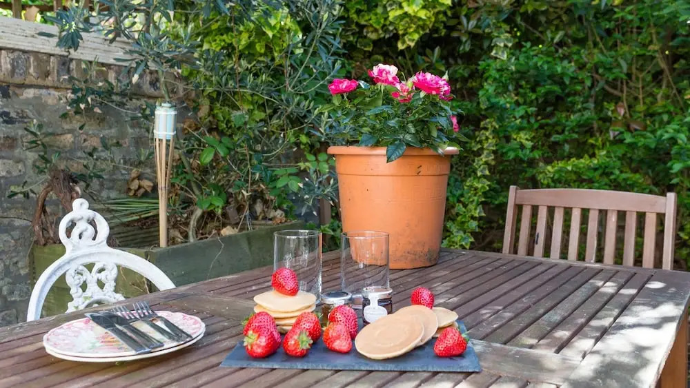 Traditional and Colourful 2BR Garden Flat in Parsons Green