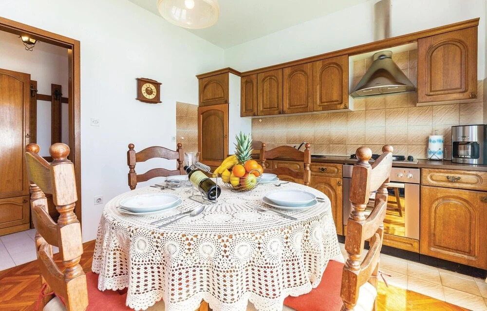 Gorgeous Home In Selce With House Sea View