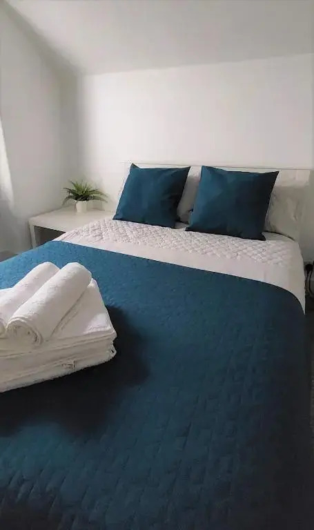 Very spacious two bedroom converted apartment in East Croydon