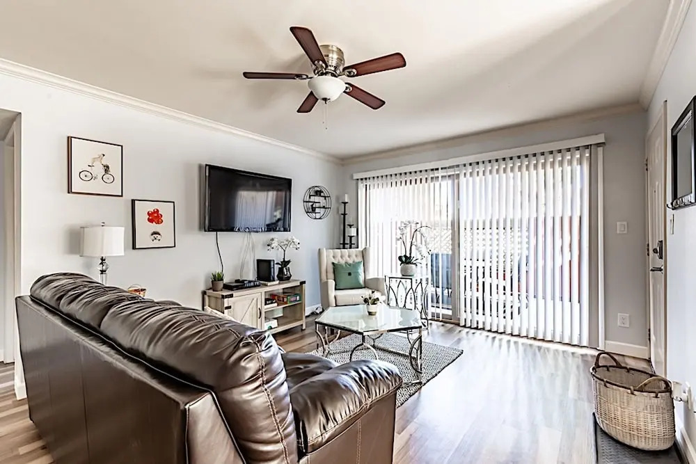 Sunscape Getaway 1BR by Casago