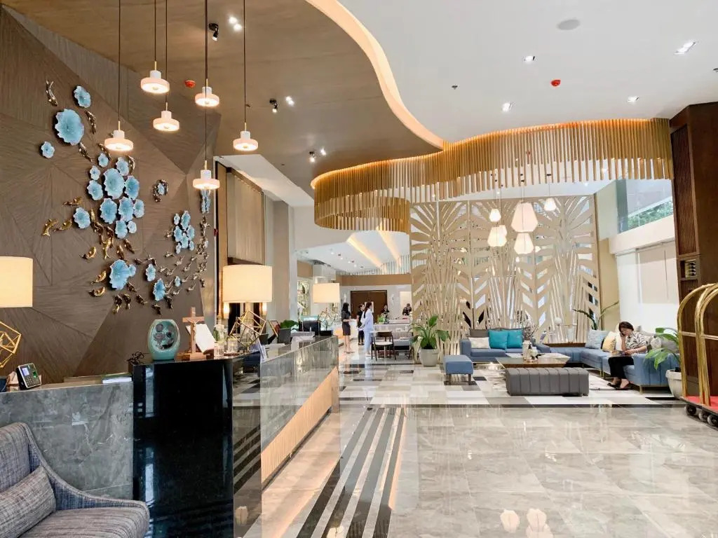 J7 Plaza Hotel