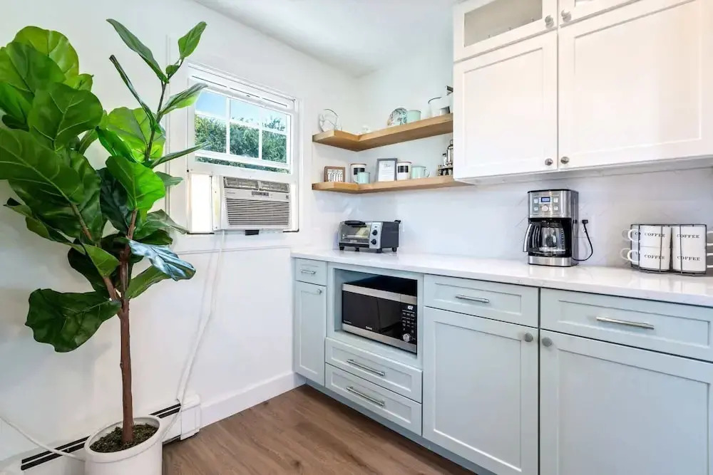 Beachwood Getaway Sleeps 10!