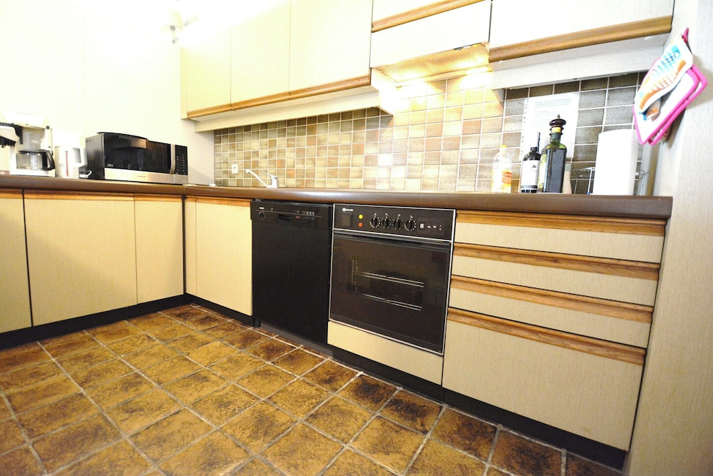 Bright 3-bedroom Apartment With Sea View