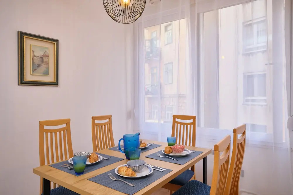 Bacci Central 2-Bedroom Apartment by Litto