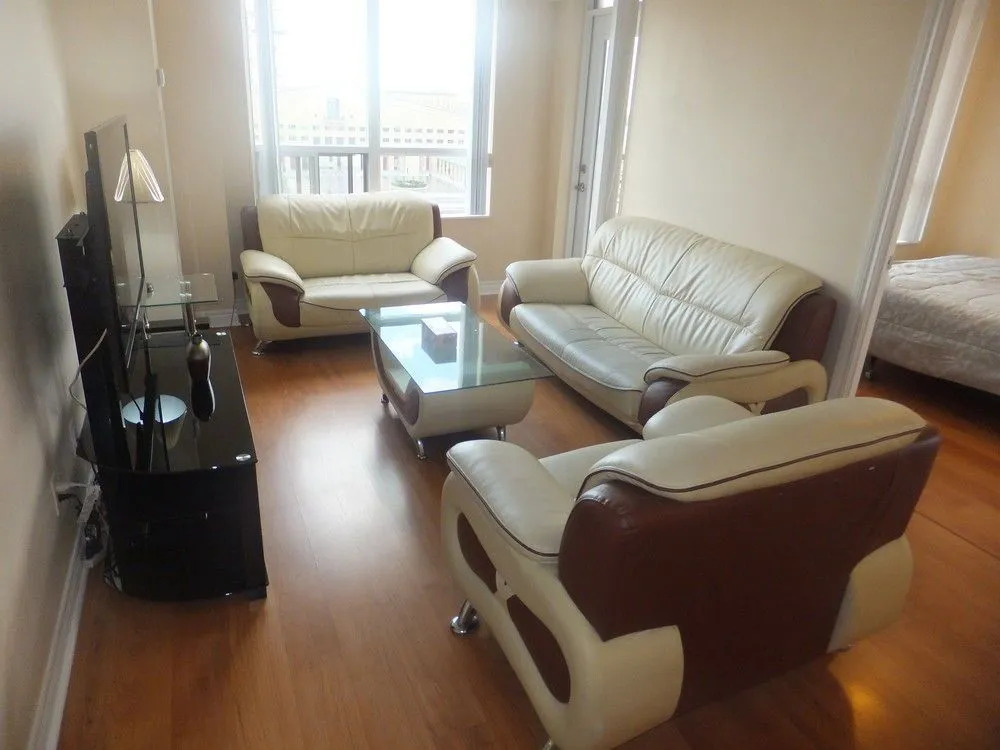 Sarkar Suites - 310 Burnhamthorpe Road