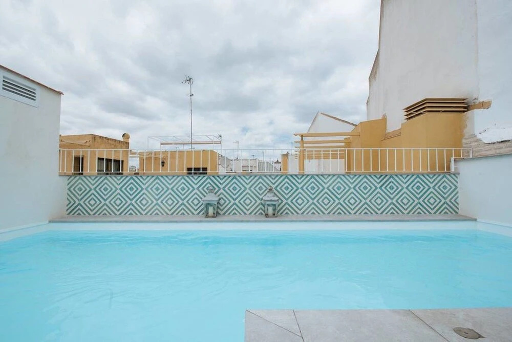Sevilla Alquila Suites Plaza del Salvador con piscina climatizada