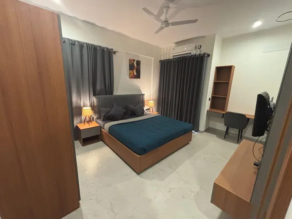 Housr 36 Studio Rooms Bangalore Near Leela Palace