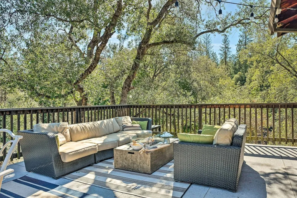 Groveland Cabin w/ Outdoor Perks & Game Room