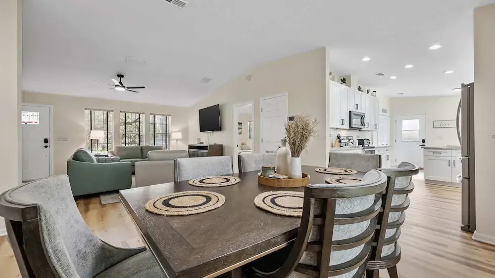 The Oak Hideaway Pet Friendly 3bd!