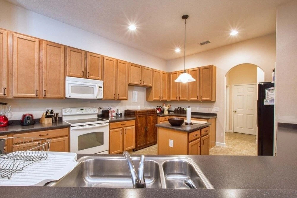 Private Oasis With Pool & Spa- 3400clr 4 Bedroom Home by RedAwning