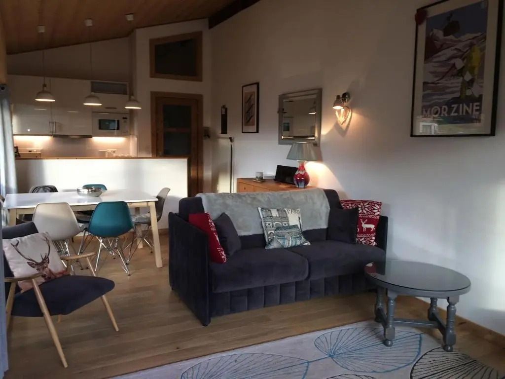 Luxury Apartment, 350m to ski lift, south facing, close to town centre