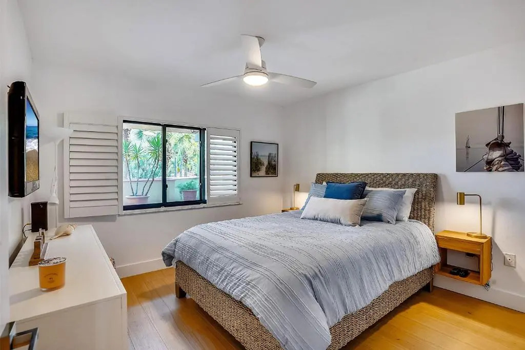 Land's End 11-203 Beach Front - Premier
