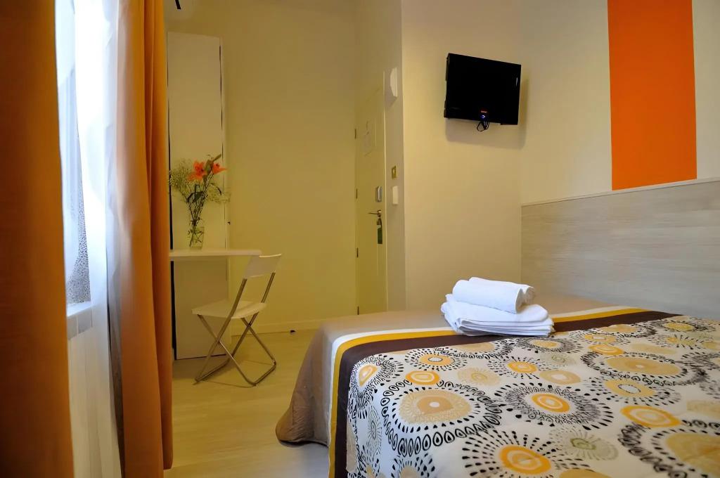 Hostal Far Home Plaza Mayor