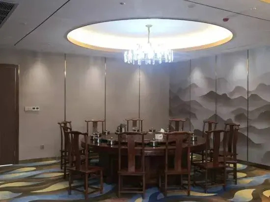 Pula Hotel (Yulin Jincheng Center Pedestrian Street)