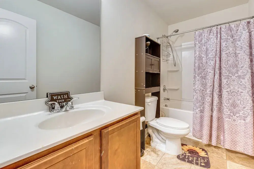 6 Mi to Atlanta Airport! Home w/ Furnished Patio