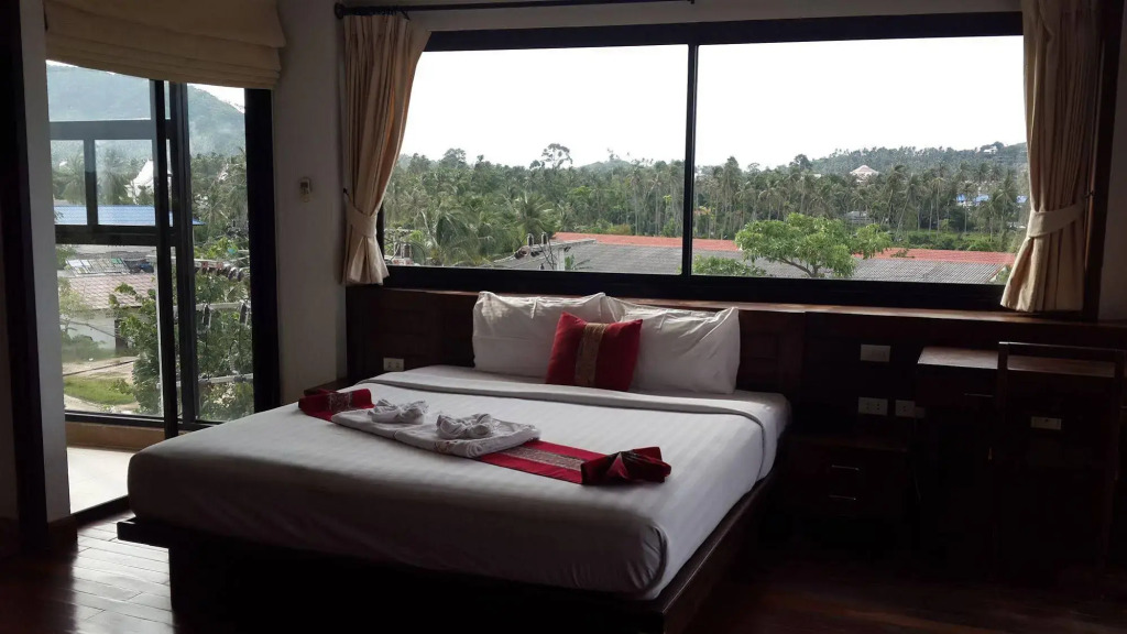 Chaweng Lake View Condotel