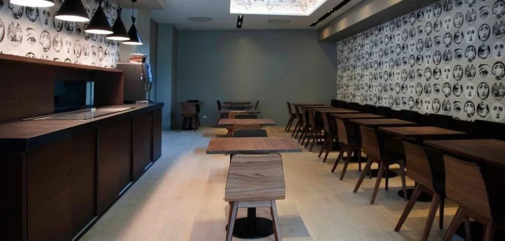 Square Hotel