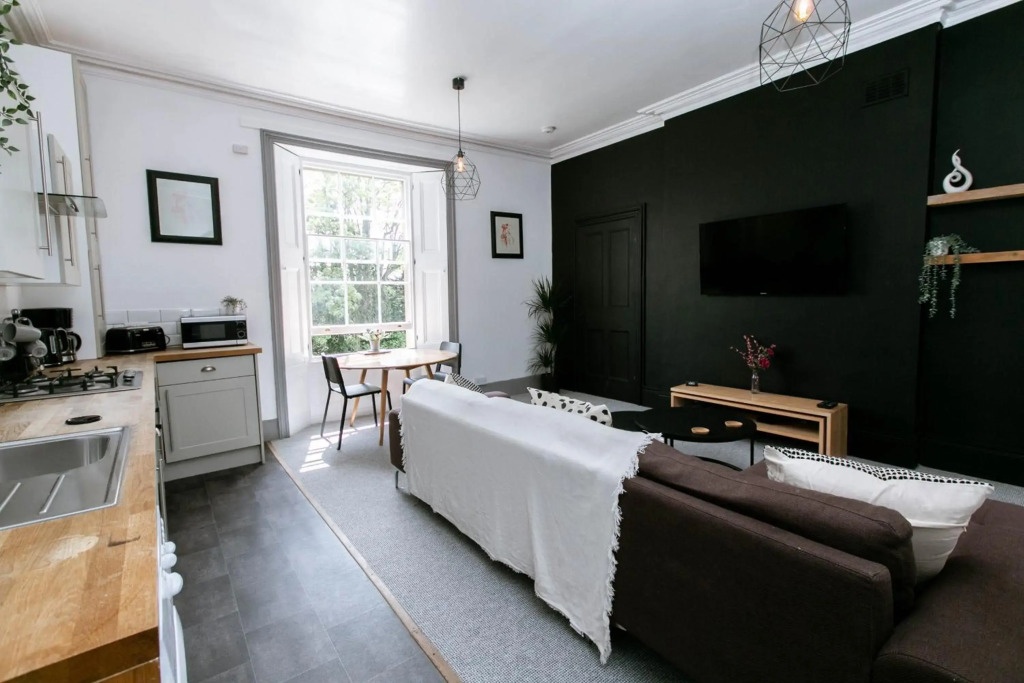 Spacious, Quiet and Central Apartment With Parking