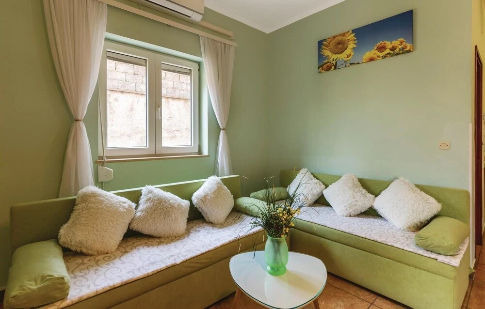 Nice Home in Liznjan With Wifi and 1 Bedrooms