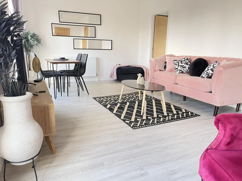 Rose Quartz (Ferndale lodge, Ferndale Rise)