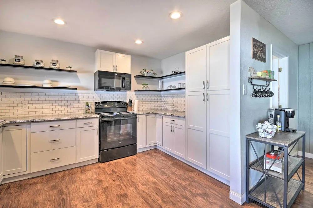 Charming Clovis Home w/ Covered Patio