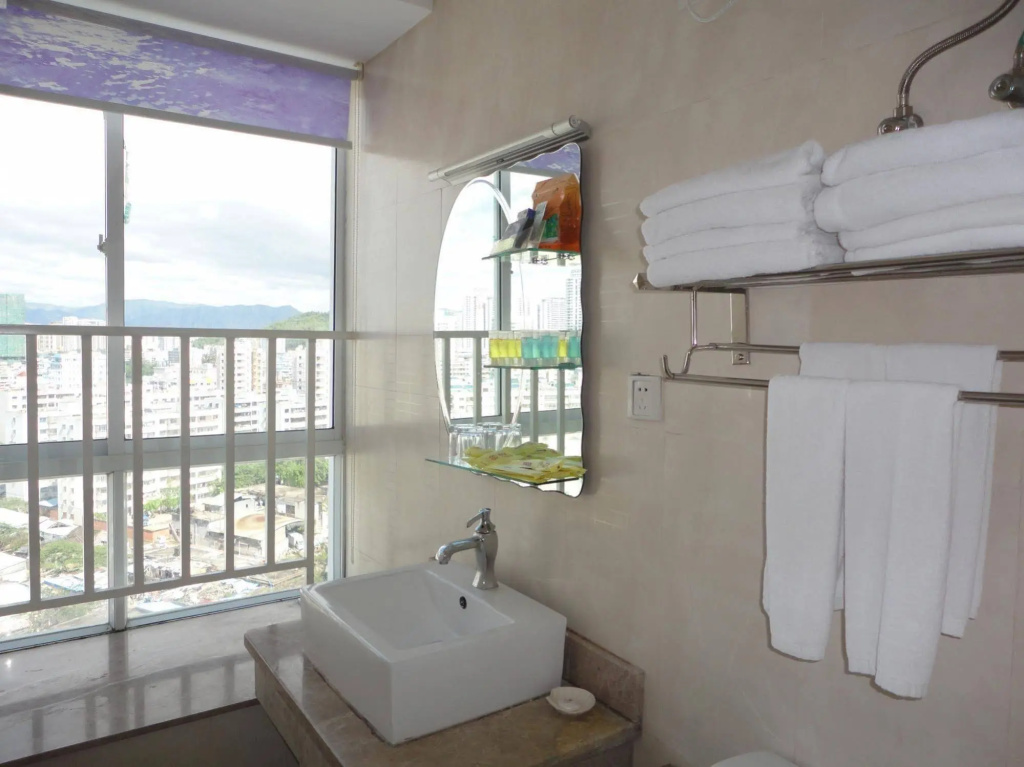 Century Landscape Sea View Hotel