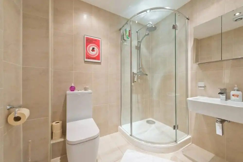 Dual-aspect 2 Bedroom Apartment