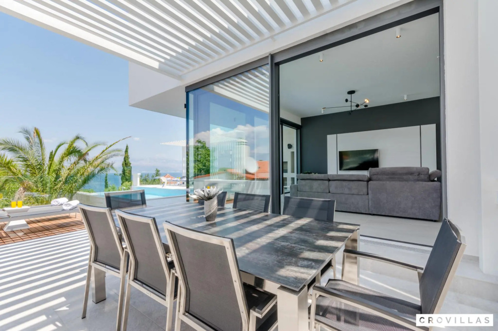 Pax in Sutivan with 3 bedrooms and 3 bathrooms