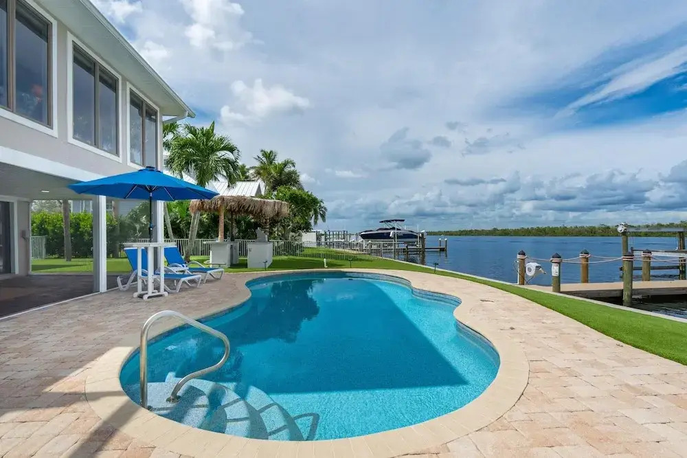 Club 205 At Bayview
