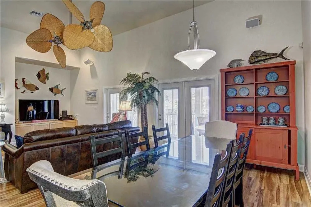 Aransas Palms - 4 Br home by RedAwning