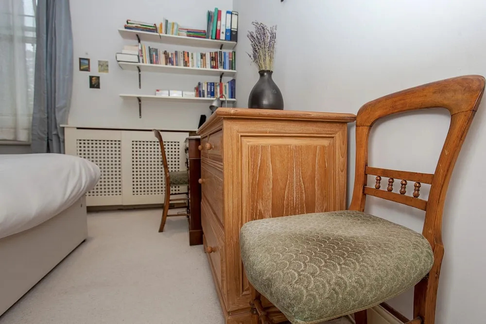 Gorgeous Central One Bed in Earls Court