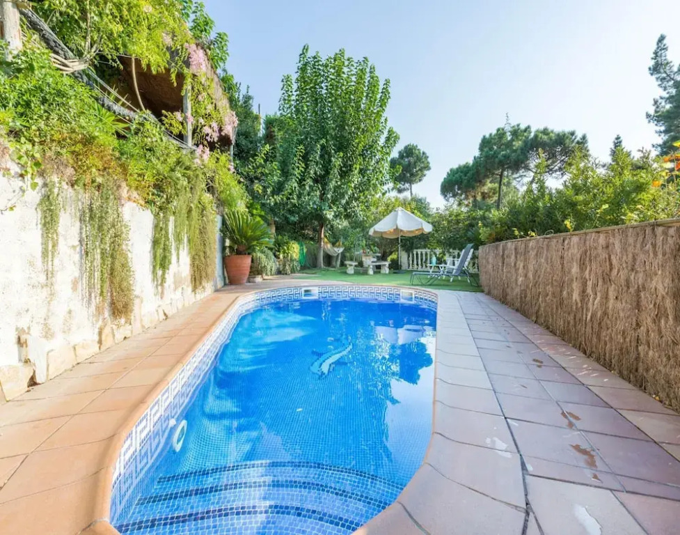 4 Bedroom House With Private Pool