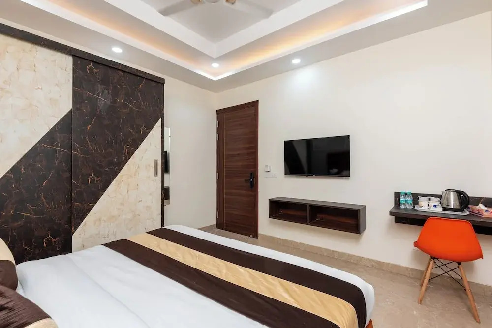FabHotel Comfort N Stay - Huda City Centre Metro
