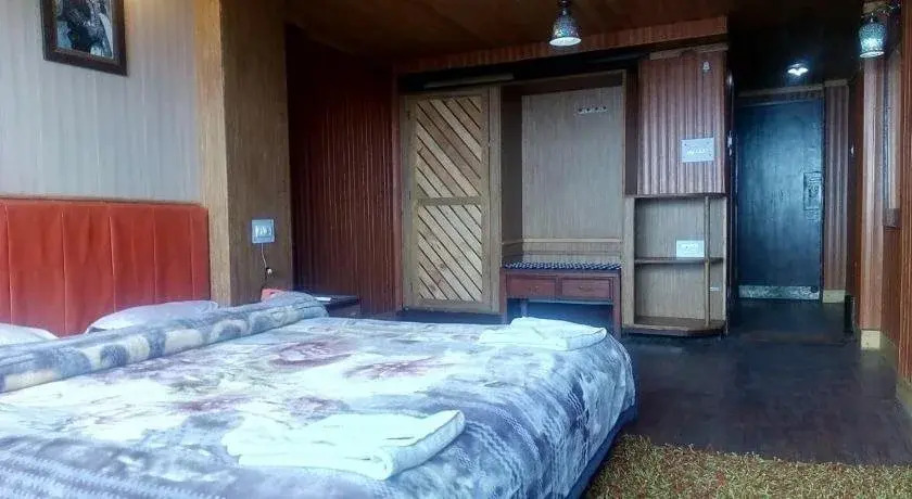 Hotel Apsara & Restaurant In Darjeeling With Mountain View Room