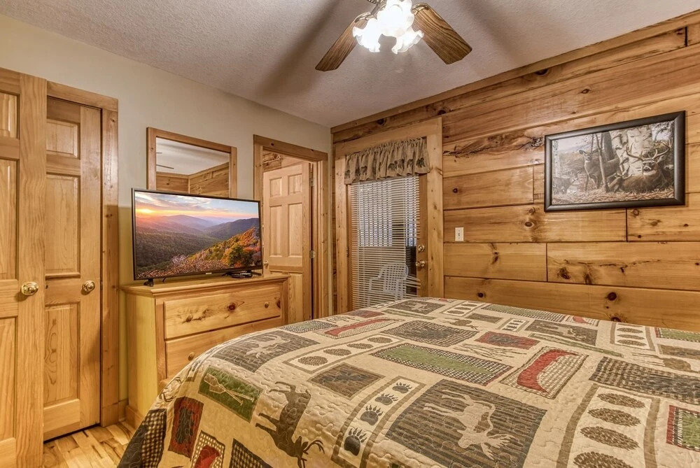 Er203 Living the Dream 4 Bedroom Cabin Close to Town by RedAwning