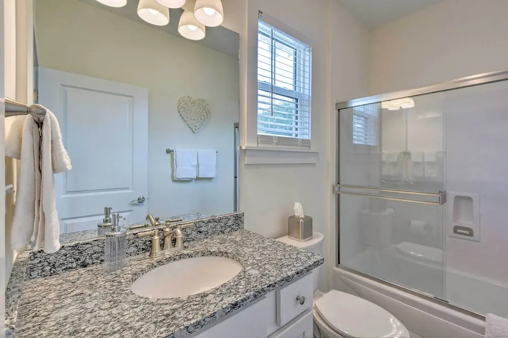 Bright Condo w/ Pool, 3 Blocks to Santa Rosa Beach
