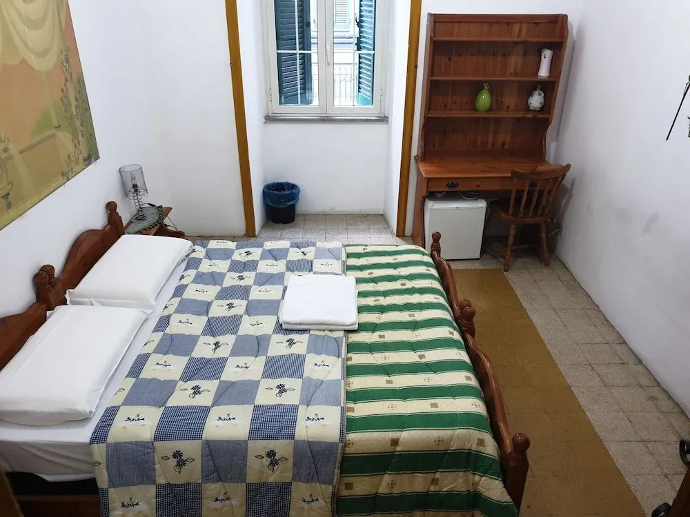 SUNSHINE HOSTEL