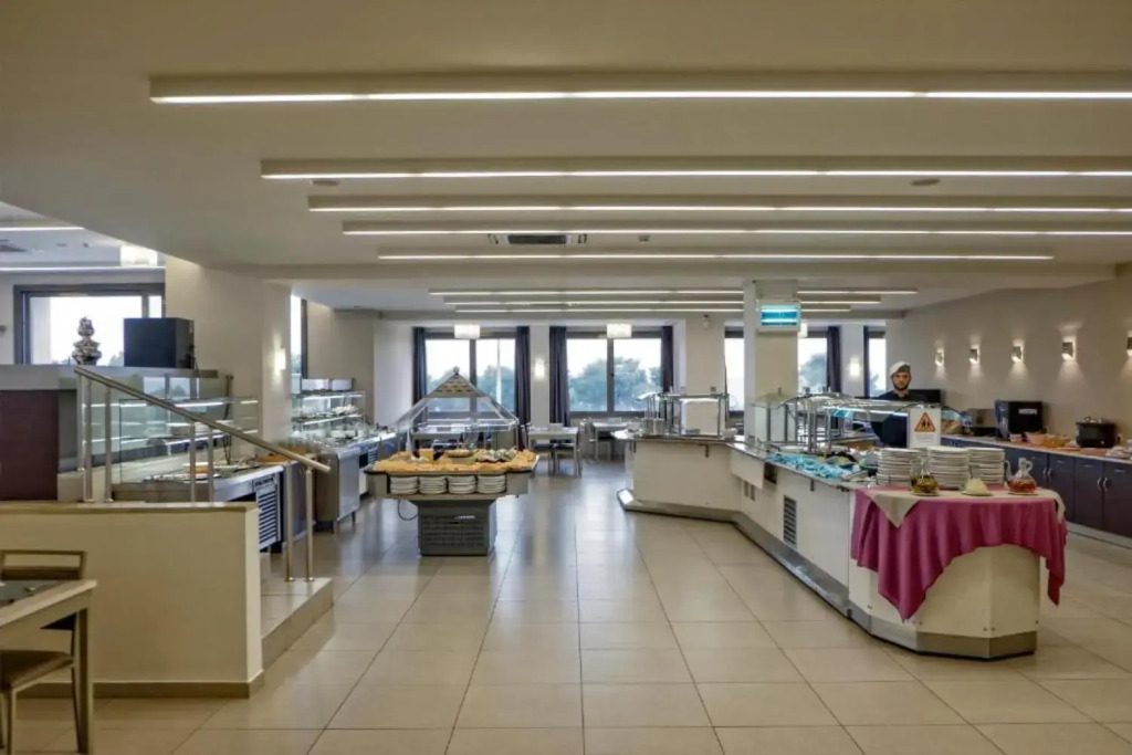 Lagomandra Beach & Suites