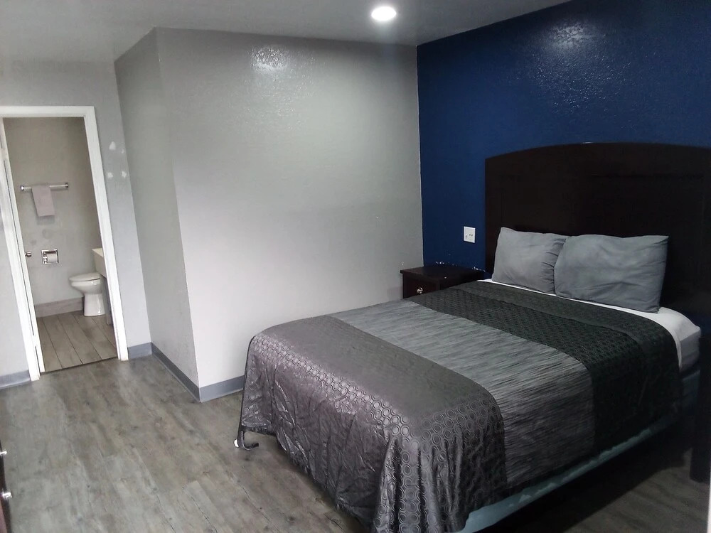 Coachmans Inn & Suites