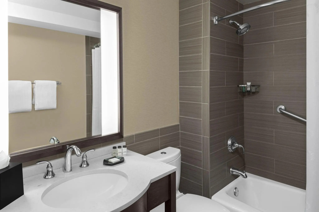 Sheraton Lincoln Harbor Hotel