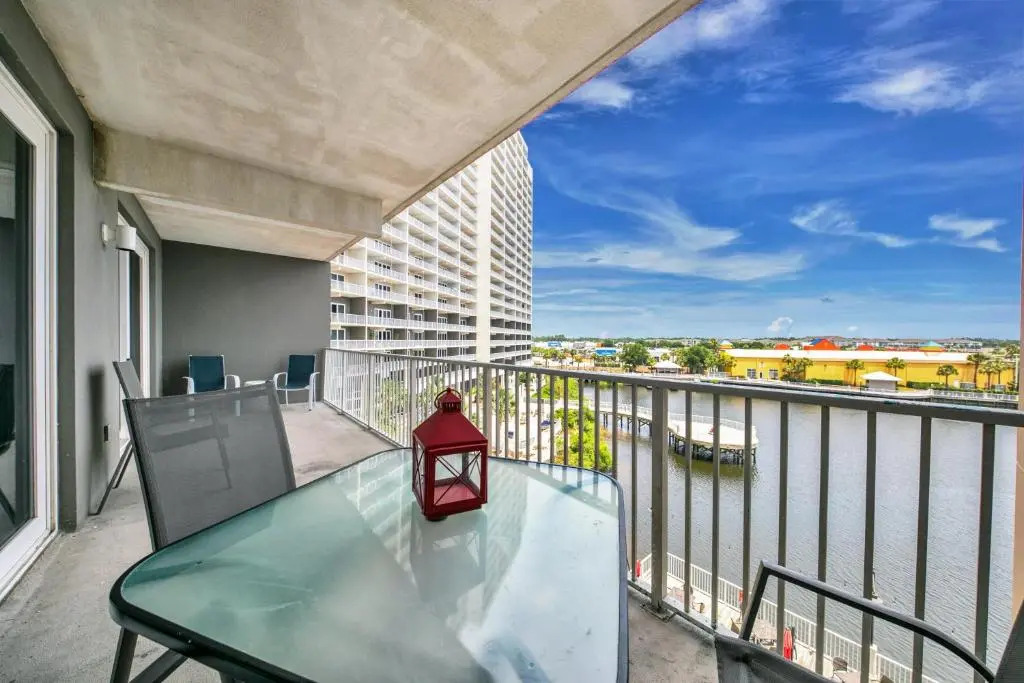 On the 3-d Floor, Laketown 324 - Large 2 BD , Great Views and Amenities