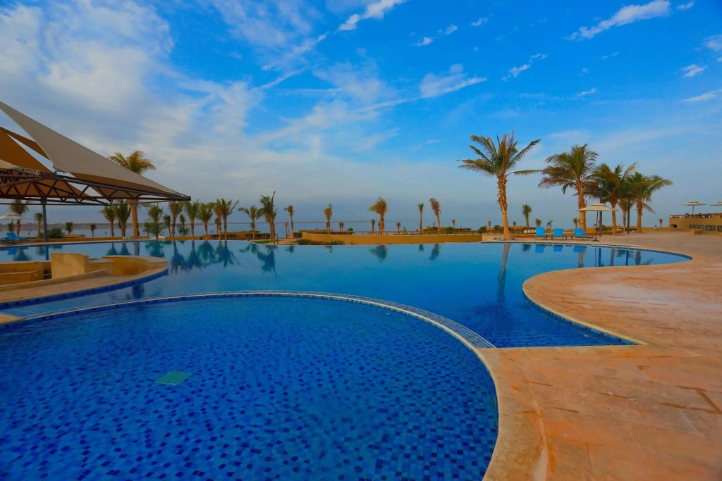 Royal Lazure Resort