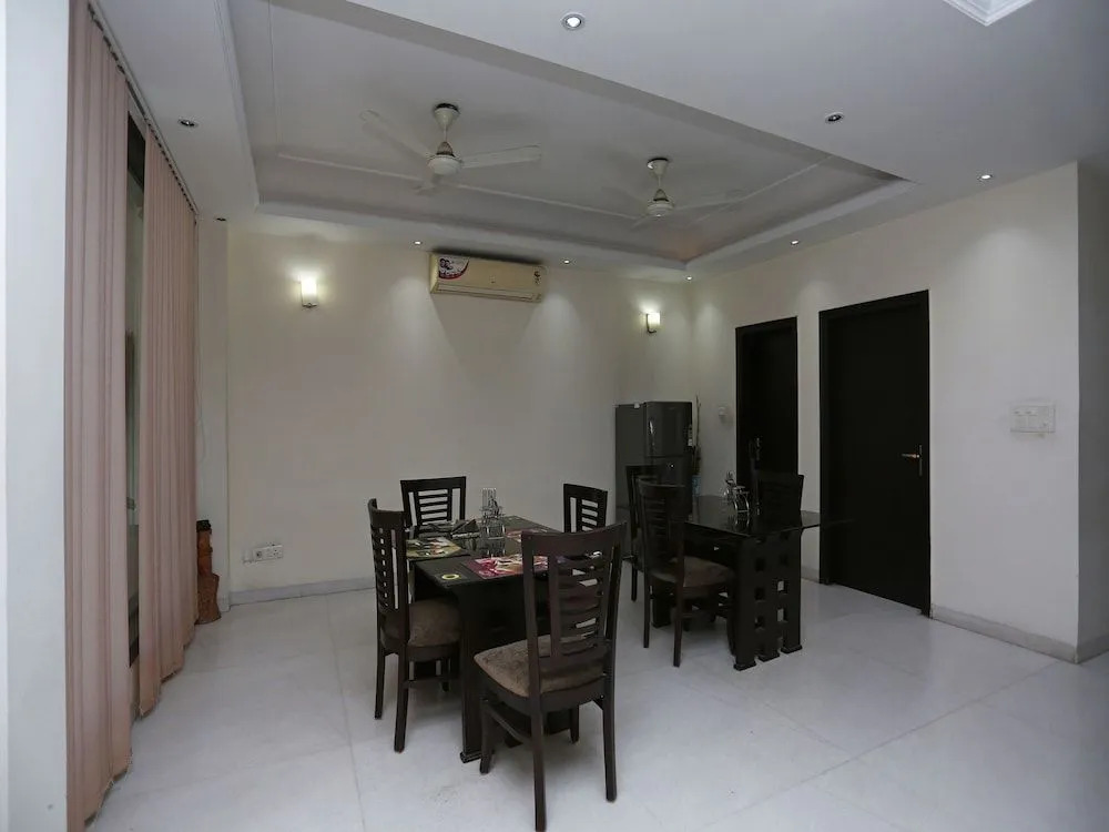 OYO 16410 Hotel Retreet