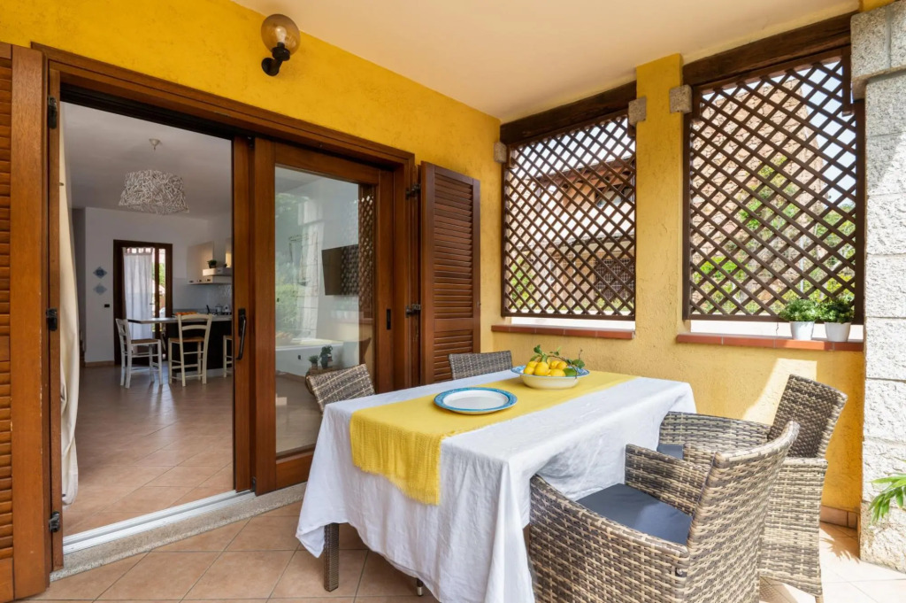 The apartment is located on two floors. The ground floor has a living room with sofa bed, with kitch-TRILO MIRTO