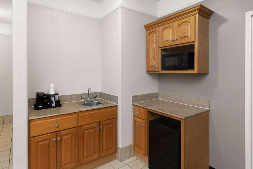 La Quinta by Wyndham Deer Park