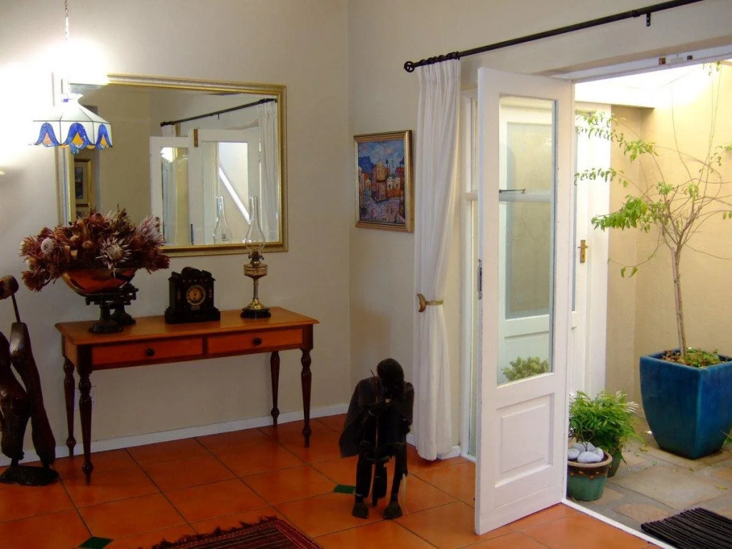 Moonglow Guesthouse