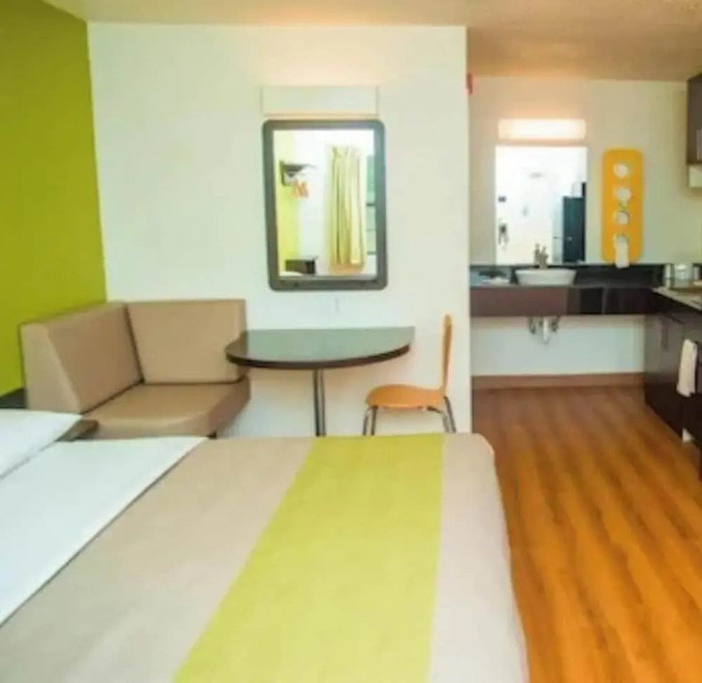 Inn And Suites Palestine