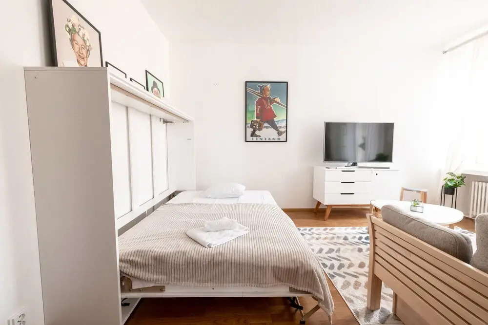 2ndhomes Cozy & Modern Top Floor Home