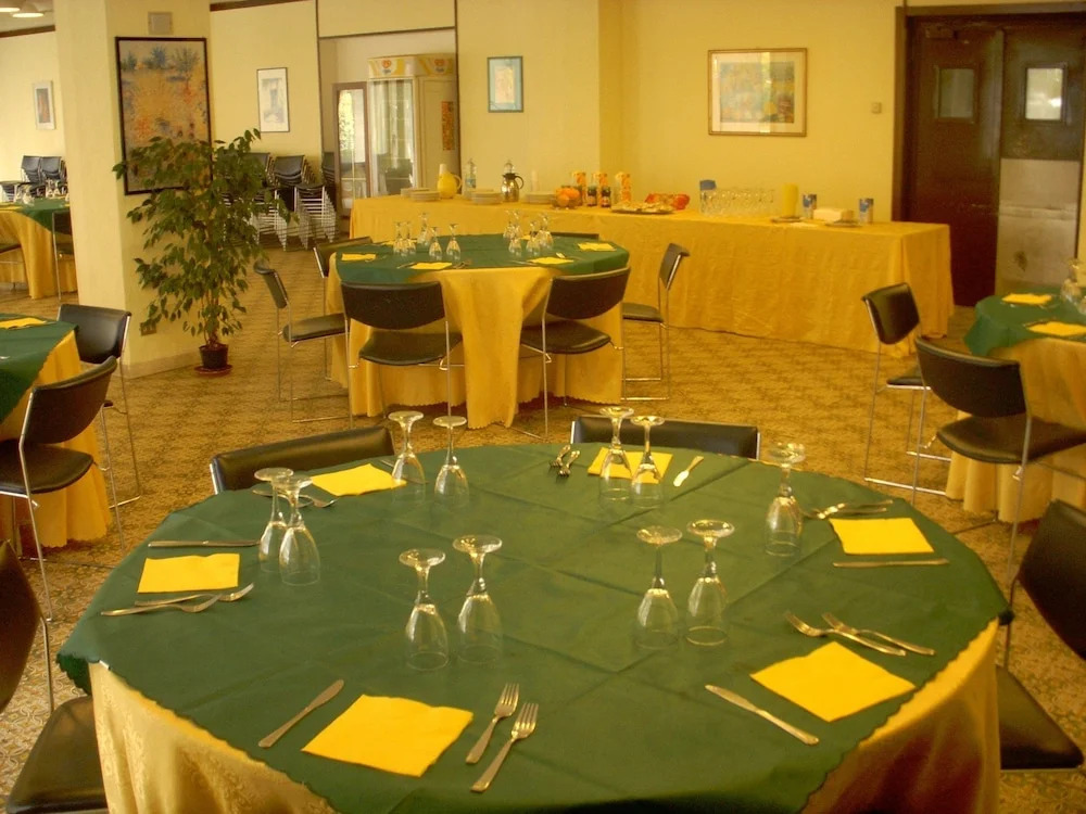 Siris Hotel